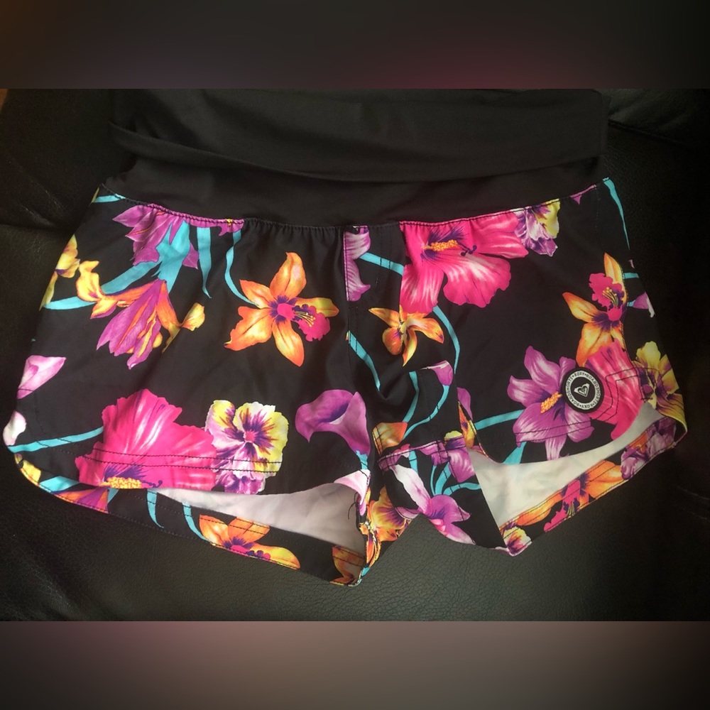 Roxy Hawaiian Floral Flower Boardshorts board shorts XS NWOT!